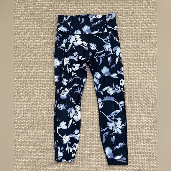 Athleta Water Flower Salutation Leggings Size M - Picture 3 of 5